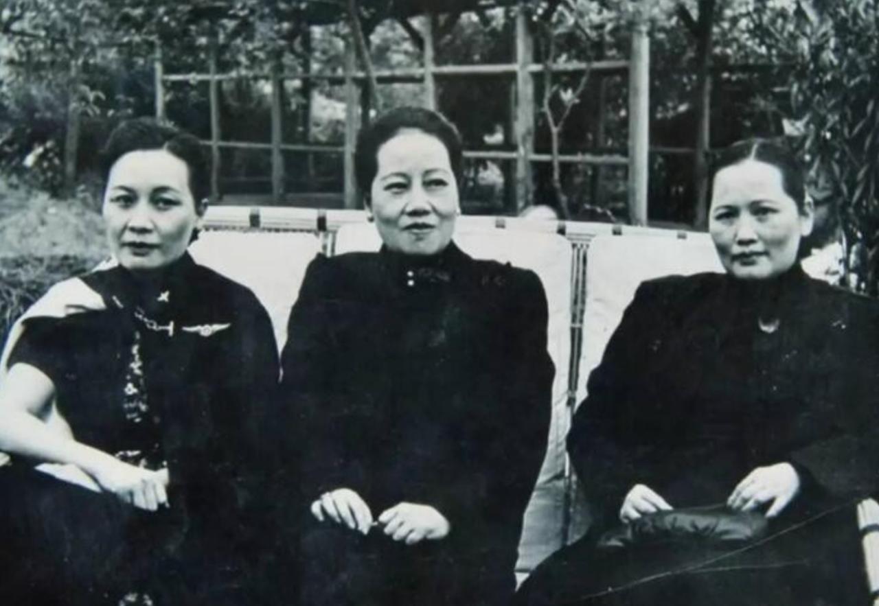 宋氏三姐妹大姐——宋霭龄二姐——宋庆龄小妹——宋美龄三姐妹，走了三
