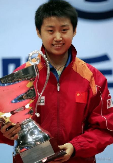 6岁开始打球，1996年进入省体校，2000年入选国家队，2004年便成为了中国