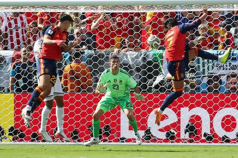 终极绝杀！西班牙1-0阿根廷，纵观全场，必须承认几个事实斗牛士开局短暂猛