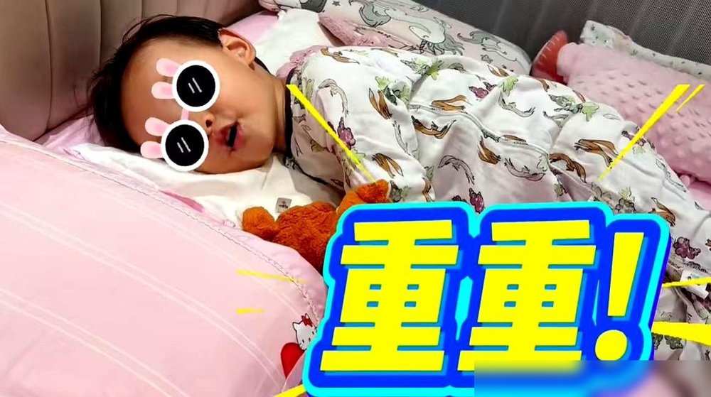 任重拍完戏回家，闺女直接把他从床上轰下去了，嫌他打呼。两口子录视频，孙骁骁挺着二胎肚子笑，说女儿现在