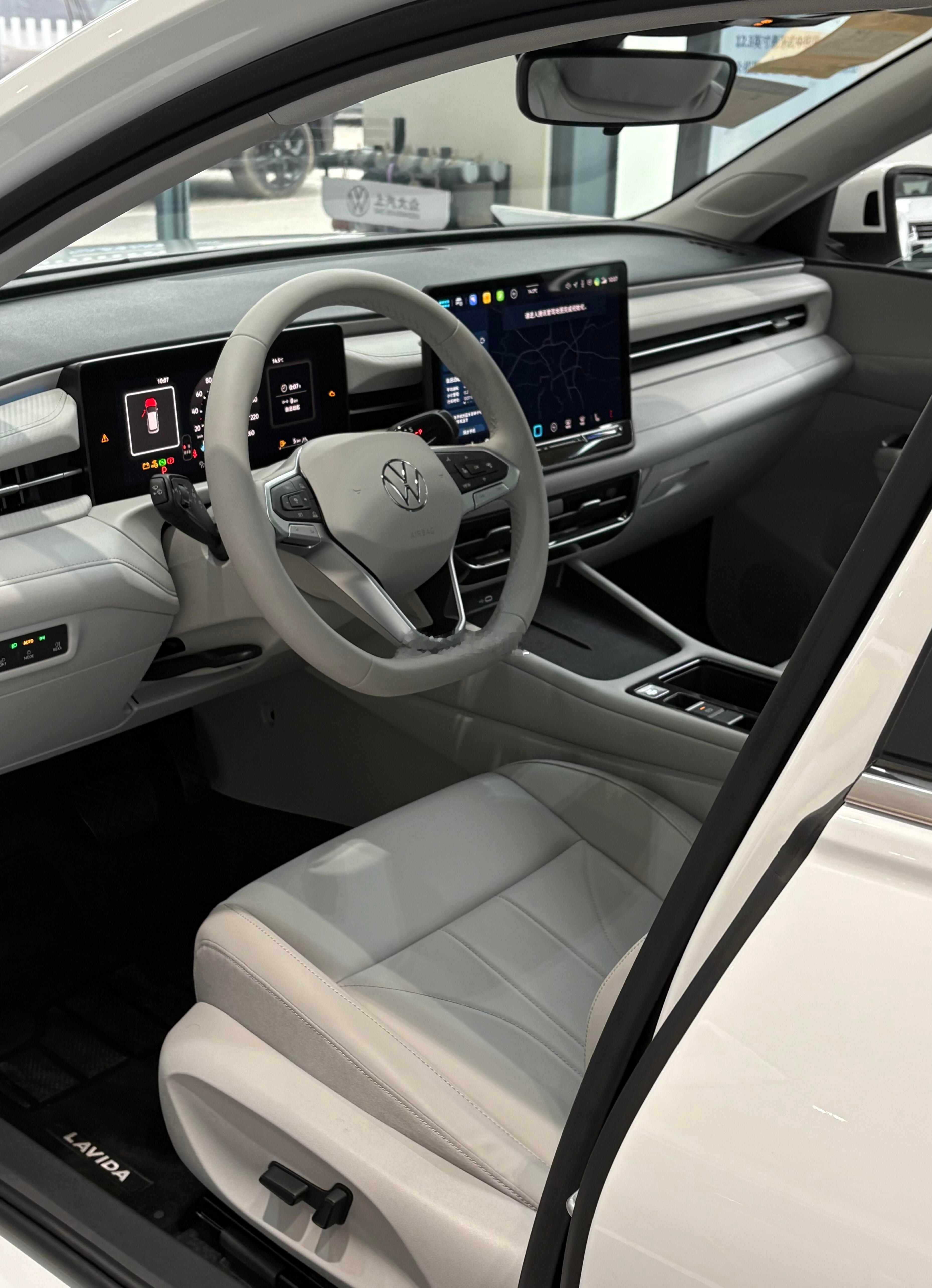 到底谁说油车内饰丑？？这个内饰还是挺好看的8.88起，价格还是给力的朗逸