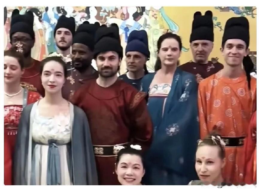 文化界如果春晚搞不清“为谁服务”，我建议：立即暂停彩排！甚至今年别办了！东方