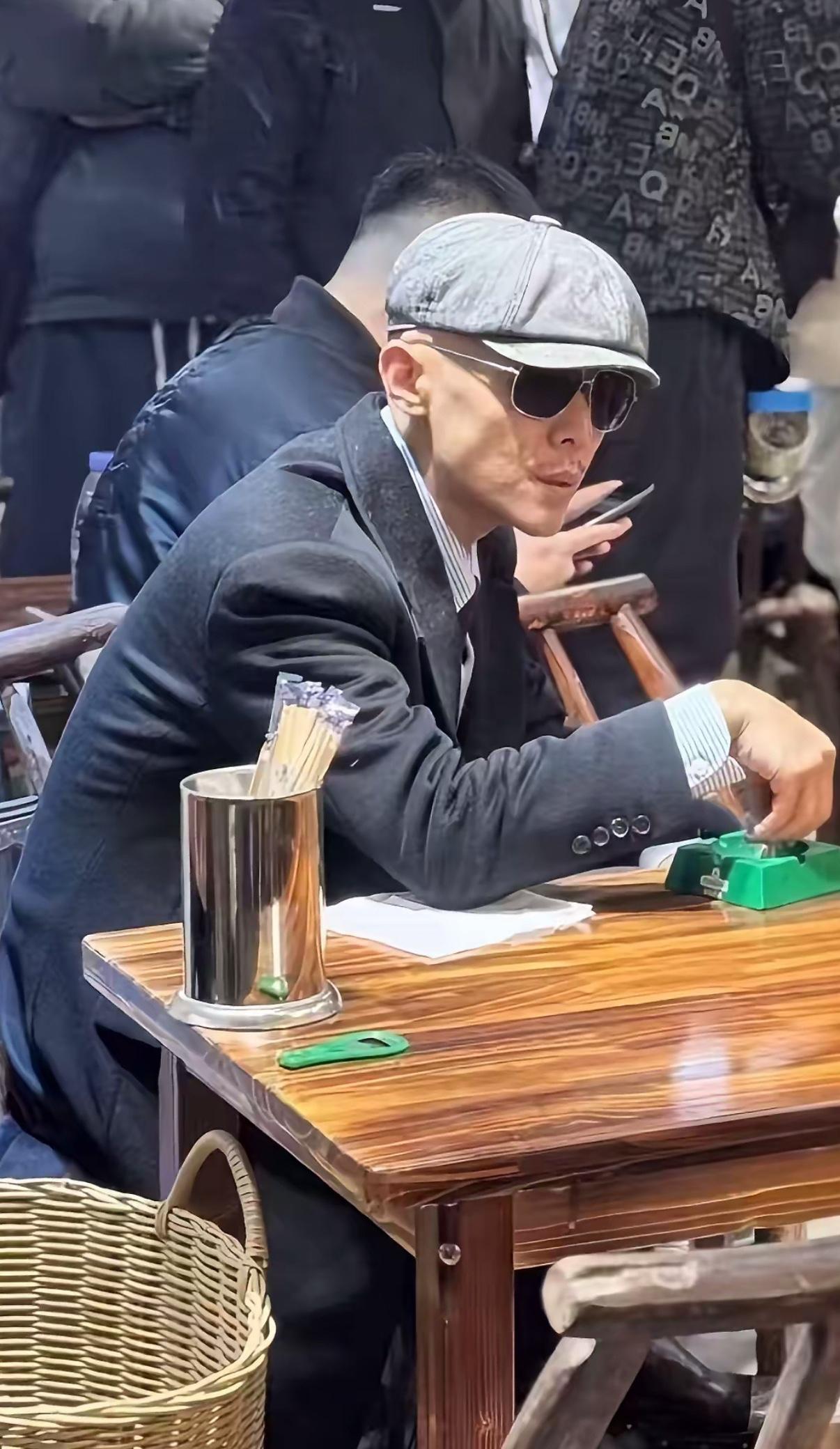 大冰连麦对话《恋爱到底该不该AA制》女孩：大冰哥，我和男朋友谈恋爱半年，他一