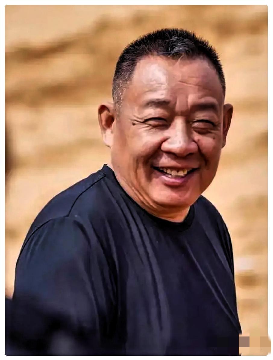 我有种强烈的预感，于东来这个人，就算活到七十岁，他也绝对闲不住。根本不是缺钱