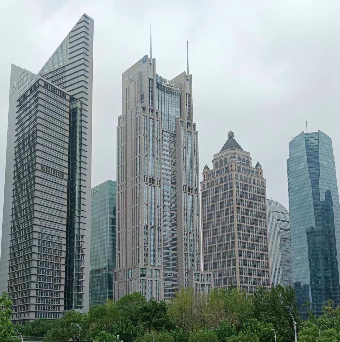 买房最幸运的三批人第一批，1993年～2003年买房的人这个时候房价最低了，应