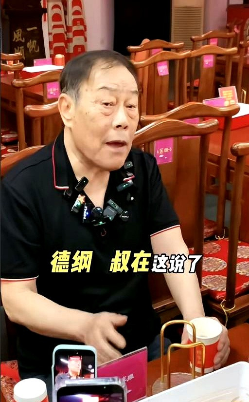 杨威特意上网给郭德纲发了段长文，开口第一句就是“绝对不蹭你流量”，结果反手就把该表的态全表了，连往事