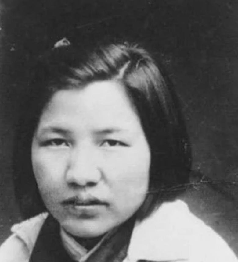 一天，毛泽民的前妻钱希均去看毛主席，轻声说道：‘泽民不在了，主席要照顾一下远志。