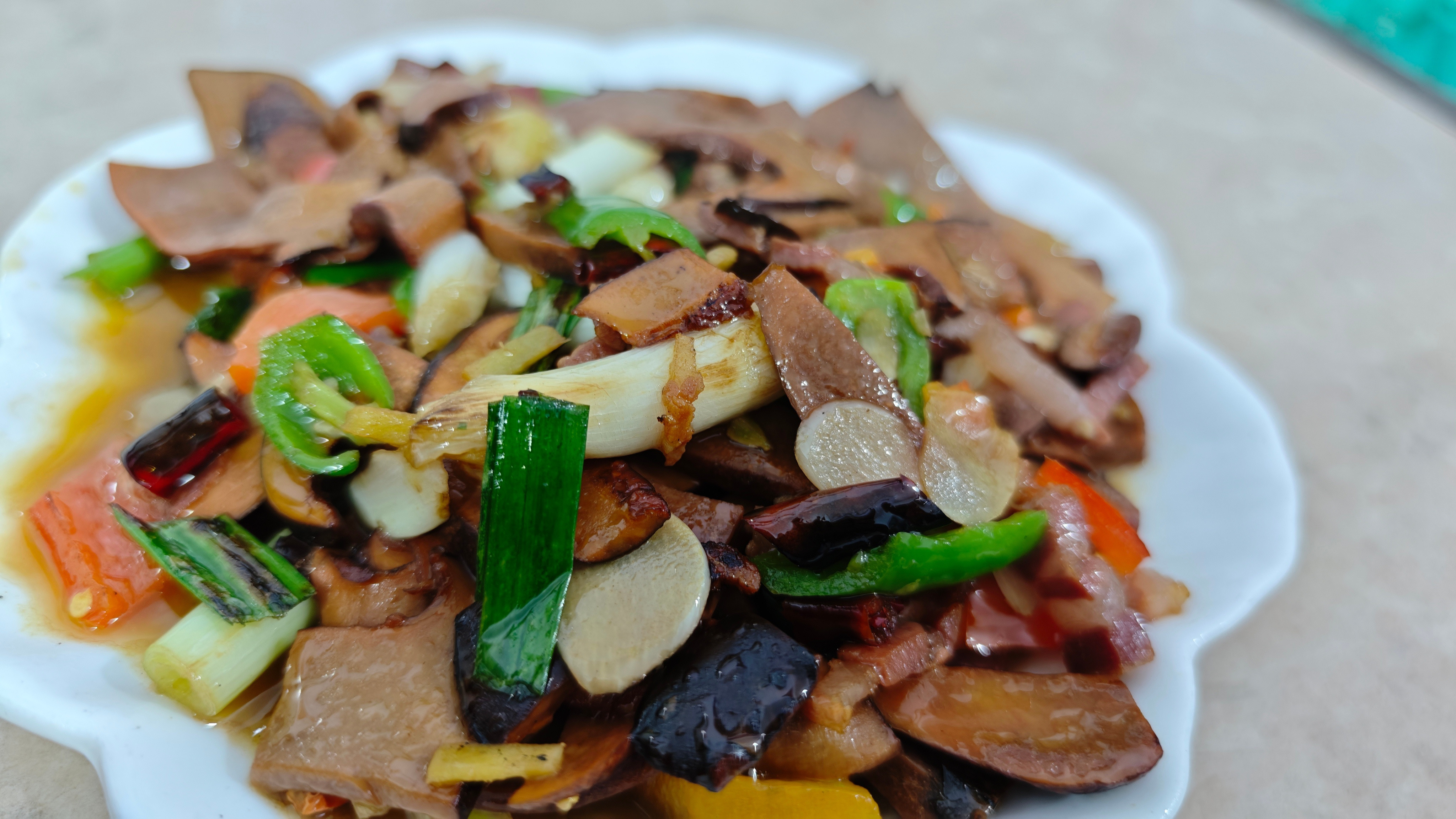 水平不错，4个菜161元，还有个炸乳扇不好吃我就没拍。