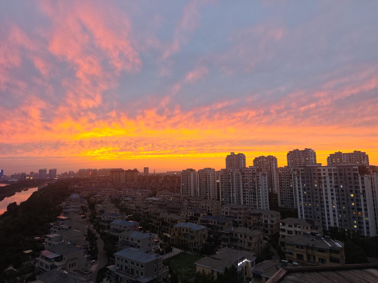 千万不要轻易把房子借给亲戚住，真的会后悔死。我小姑子经历了离婚，她带着一个十