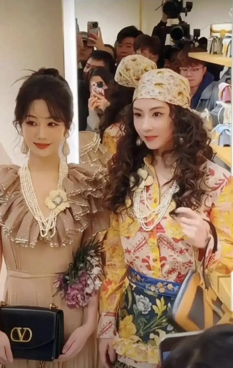 杨紫和张柏芝同框，各自的状态好到发光。一个美的含蓄，一个美的张扬。两人年龄相