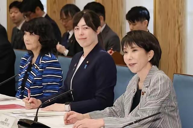 1月12日，日本经济安全保障大臣小野田纪美称：“中方管制是经济战宣战，日本应立即