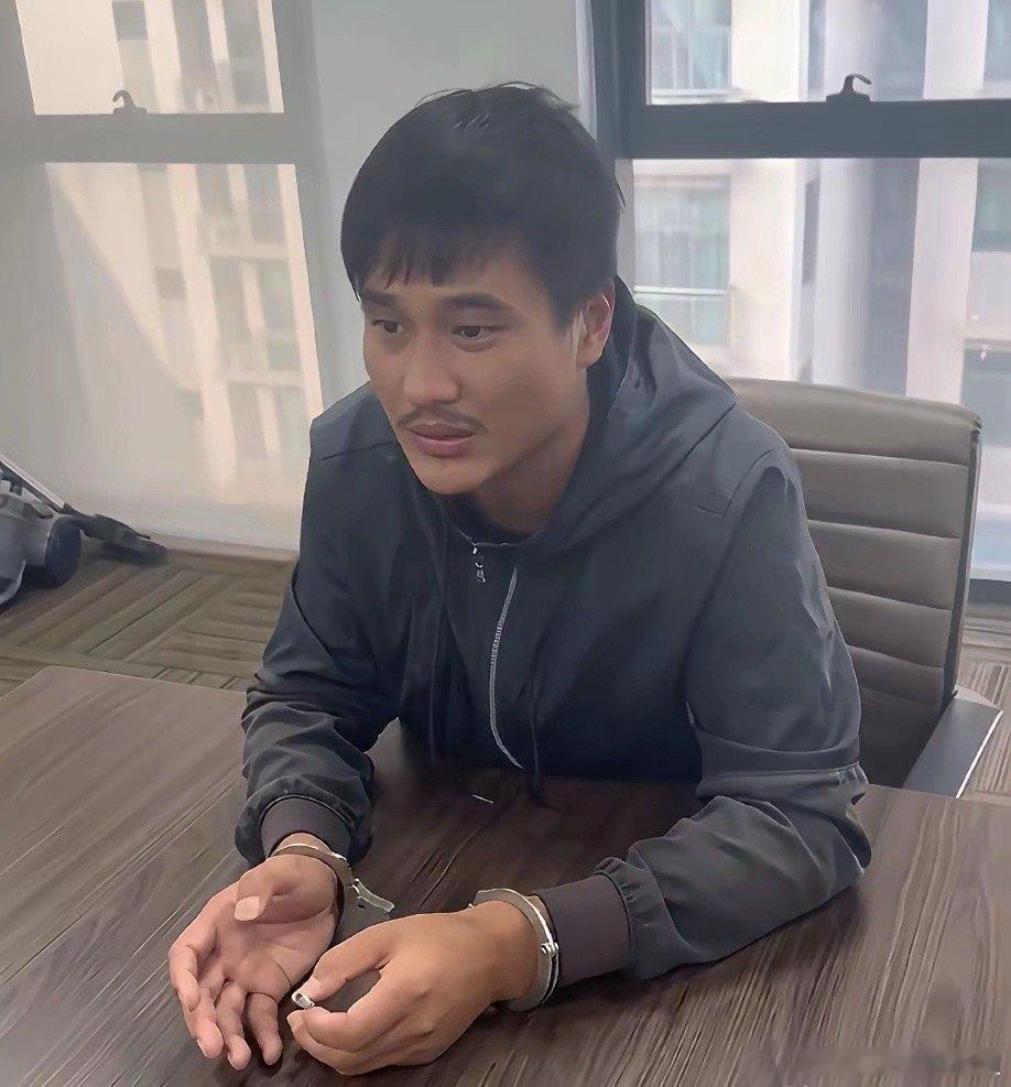 别看这个“非洲洋洋”被抓到后一副可怜兮兮的样子，说自己如何冤枉，平时他可完全是另