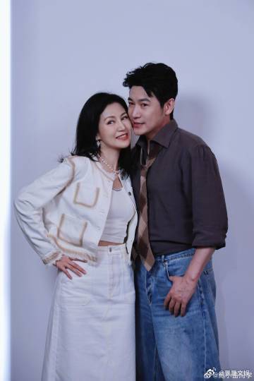 鲍蕾对陆毅是生理性喜欢连亲吻都有肌肉记忆的夫妻，每个细节都在诉说深情，鲍蕾看向