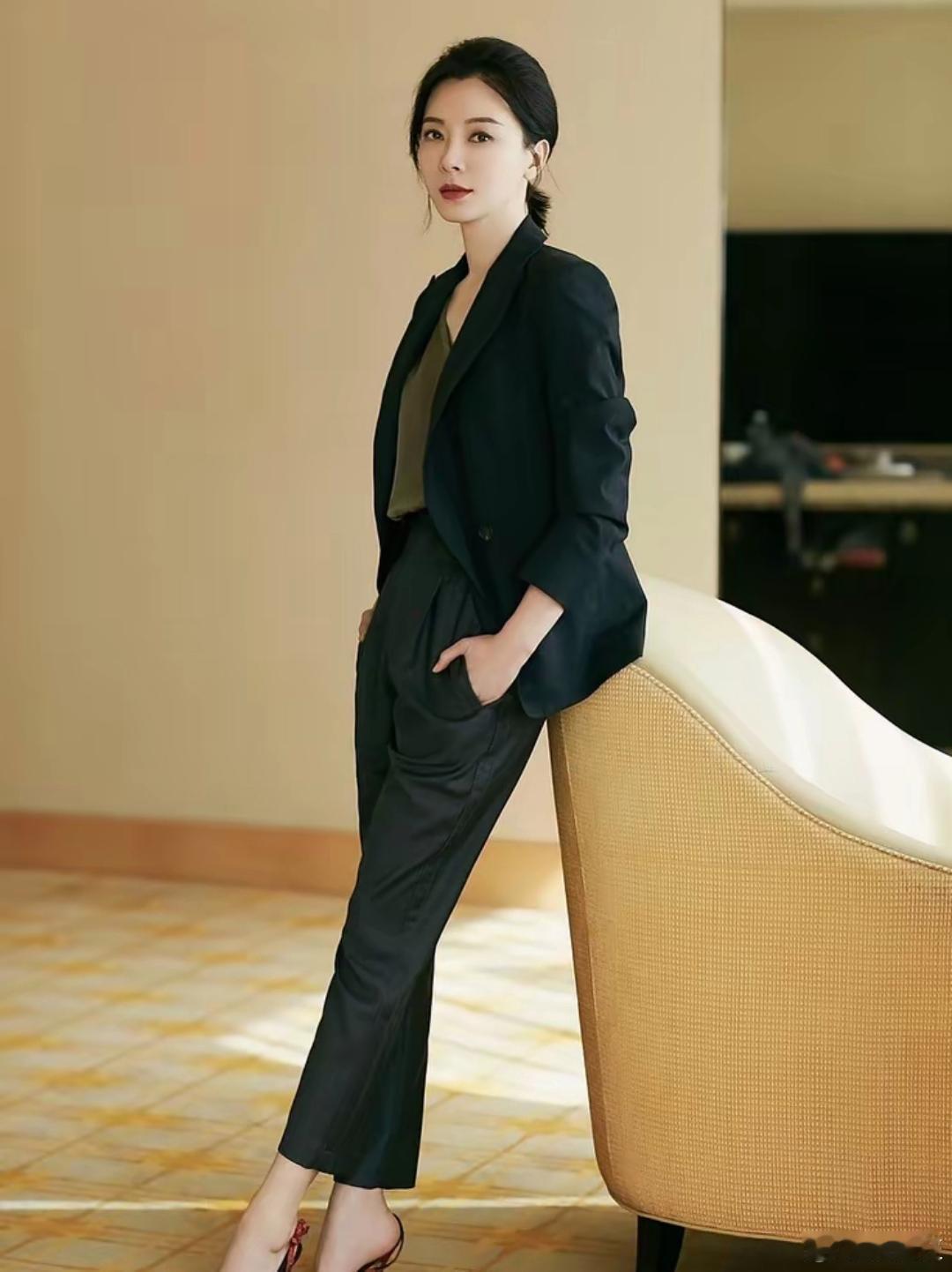 陈数光脚的样子真的太有韵味了