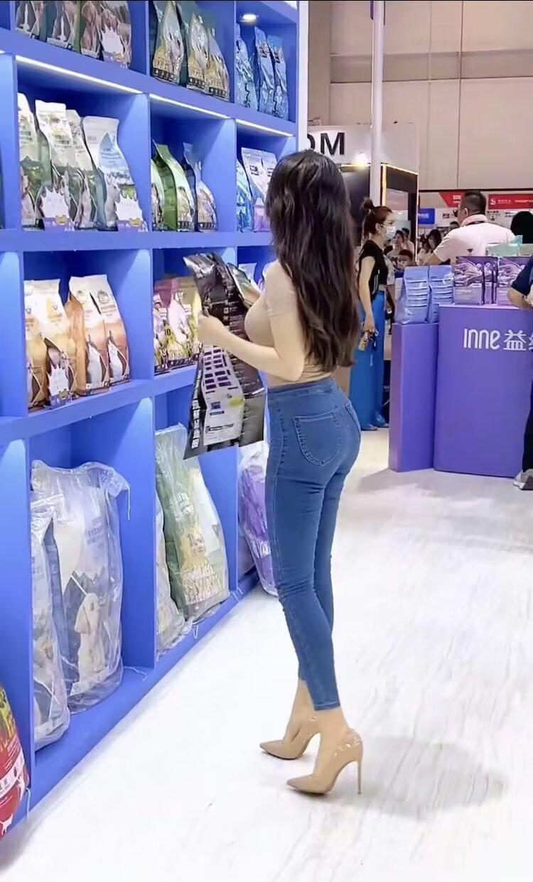 什么是幸福，就是当全世界都忘了你的时候，还有一个人记住你，那就足够了！！！