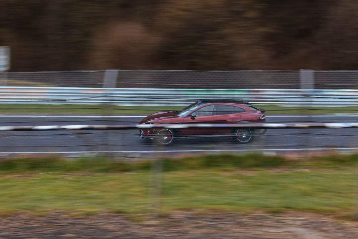 小米YU7GT新配色现身纽北小米YU7GT无伪装实车正式现身纽北！全新的“