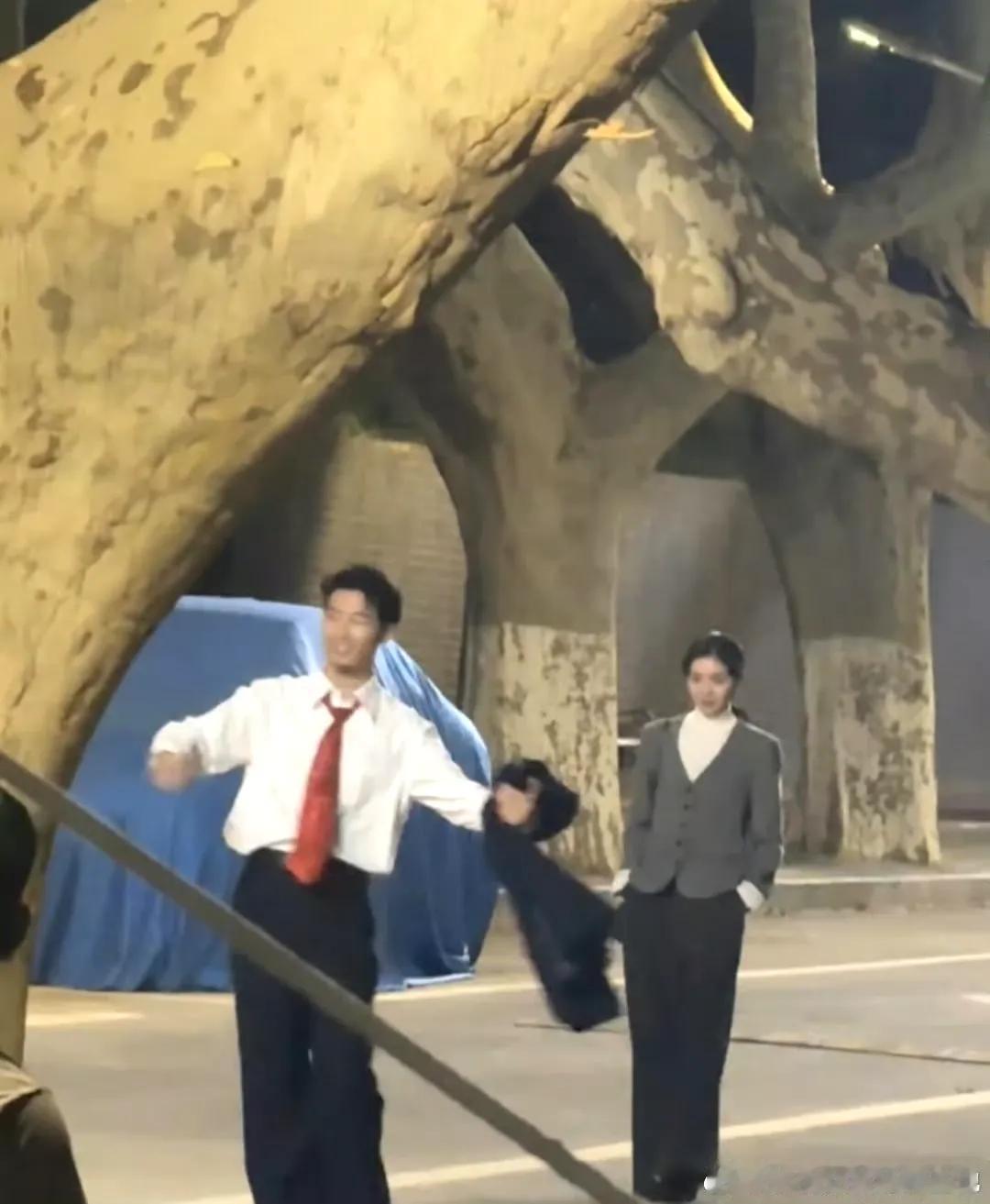 刘浩存窦骁路透鲨我！这波颜值暴击，是emo导藏不住的选角底气吧谁看了这组路