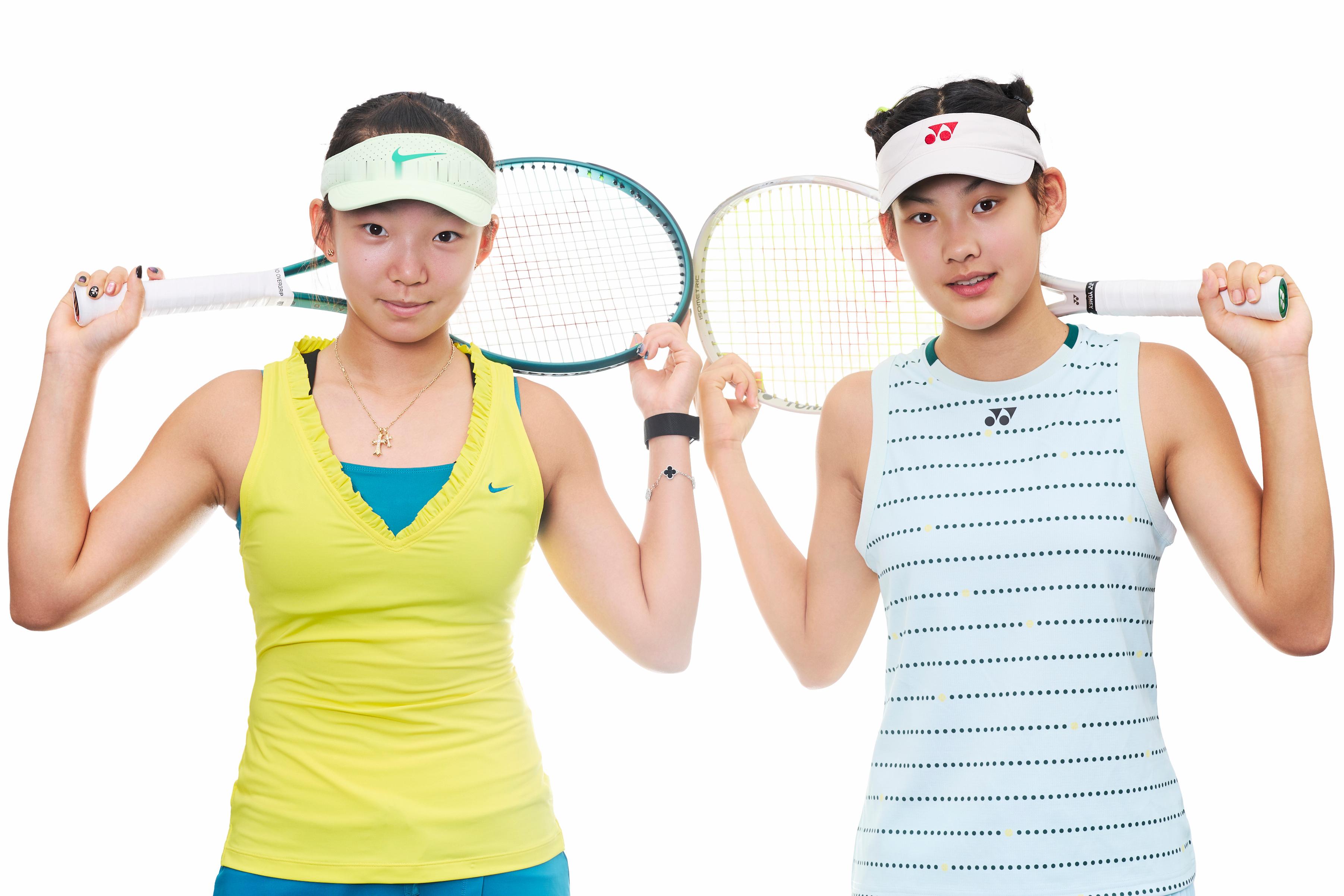 豆蔻年华！中国网球美少女杨若涵（14岁）和赵若茗（14岁）美丽合影。摄影：记者