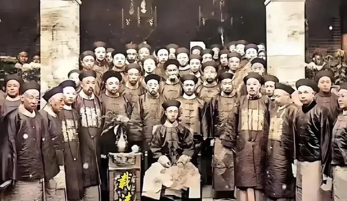 1908年，载沣成了中国实际上的最高统治者这一年，他才25岁如果是和平年代