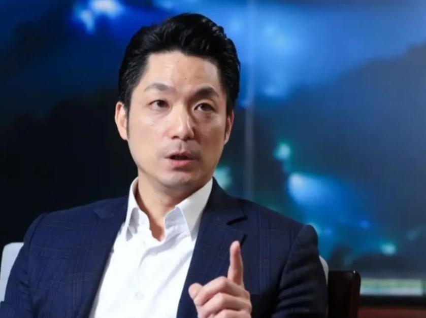“你连中国人都不认，凭啥谈把两蒋灵柩迁回大陆？”记者曾经一句追问，让蒋万安当场愣