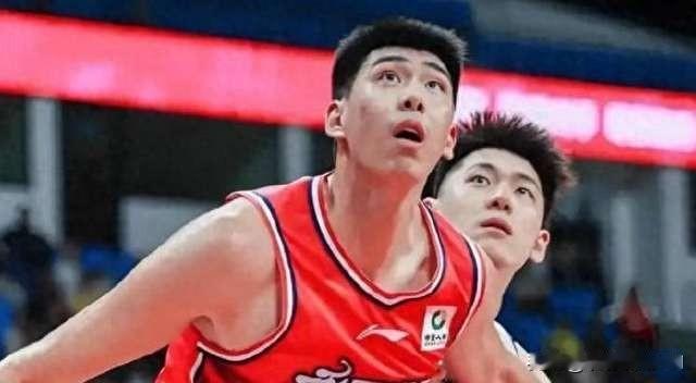 男篮四任主帅的执教轨迹，清晰见证了男篮的发展全过程短短数年，中国男篮接连更
