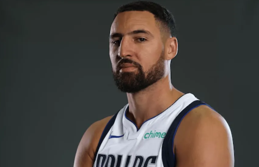 NBA常规赛，独行侠主场107-105战胜步行者。全场比赛，独行侠球员克莱-汤