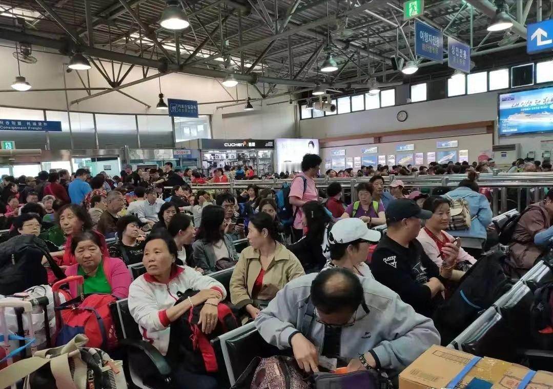 韩国赴华游热度炸了！临近春节，韩旅行社赴华单预订涨近九成。2025年韩国赴华