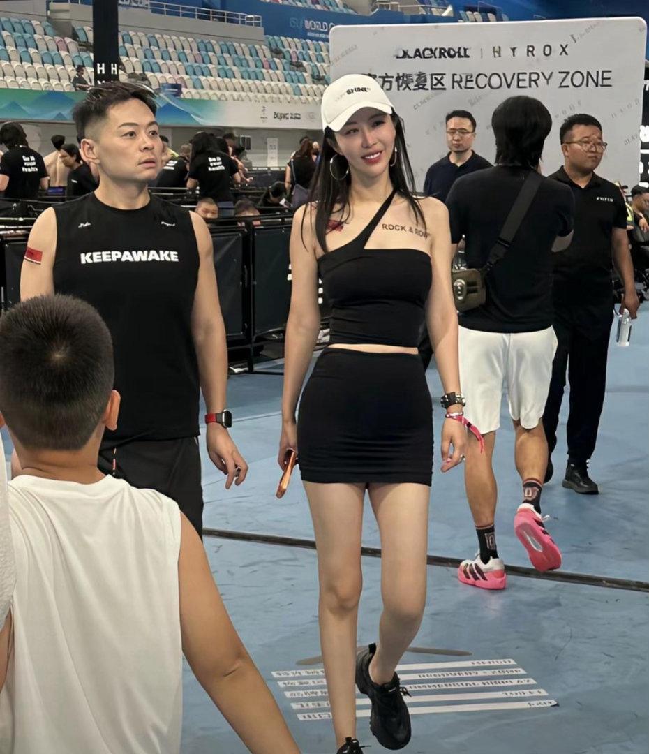 田朴珺亲自到现场支持王石比赛​​​