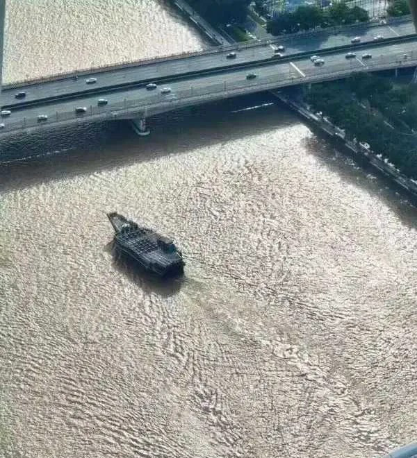 军宣拍的航母……