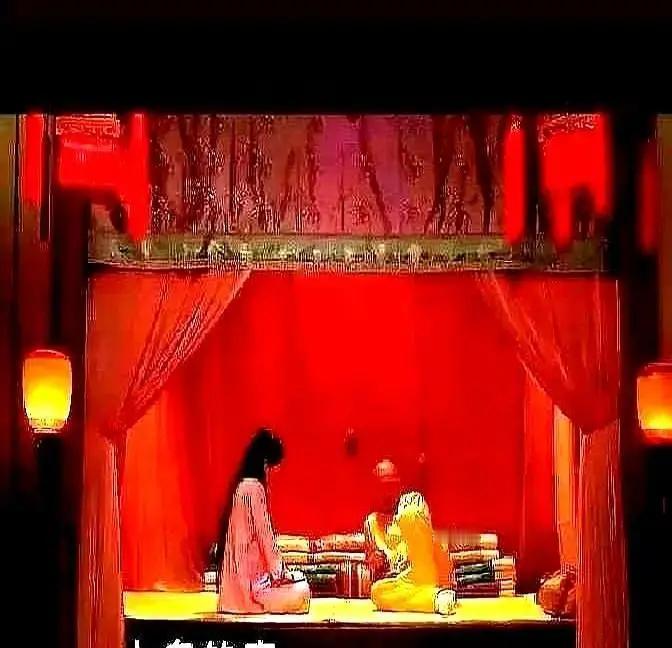 《甄嬛传》里安陵容一个月被翻了27次牌子。甄嬛刚失宠，皇帝就抬举她，天天召幸