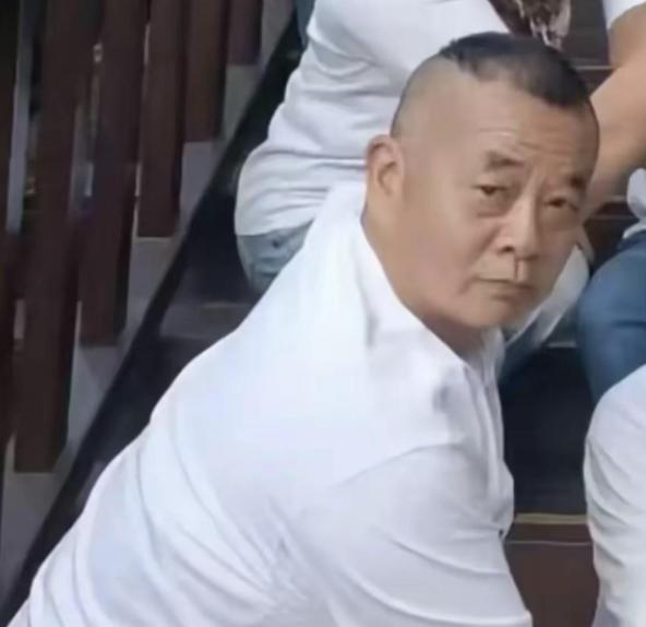 大快人心！重庆“白嫖王”碰瓷酒店这事，终于立案了！ 伊犁警方正式出手，监