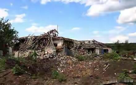 防线崩塌！乌军撤出谢韦尔斯克，三重绝境下的必然选择2025年12月23日，