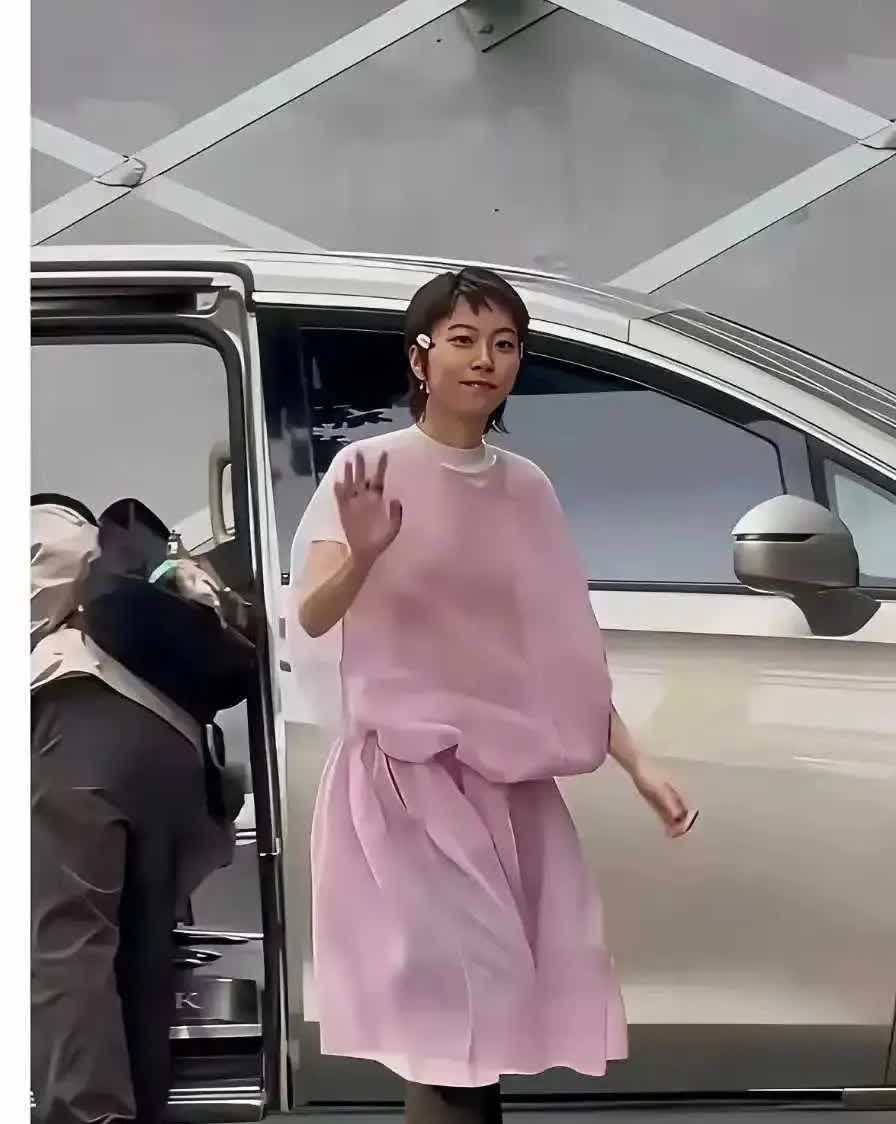 王菲年轻时不就这样么