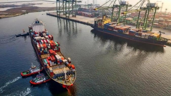 ☔中东航运内卷王诞生,中远海运开挂复航，马士基10艘大船困在波斯湾吃灰，差