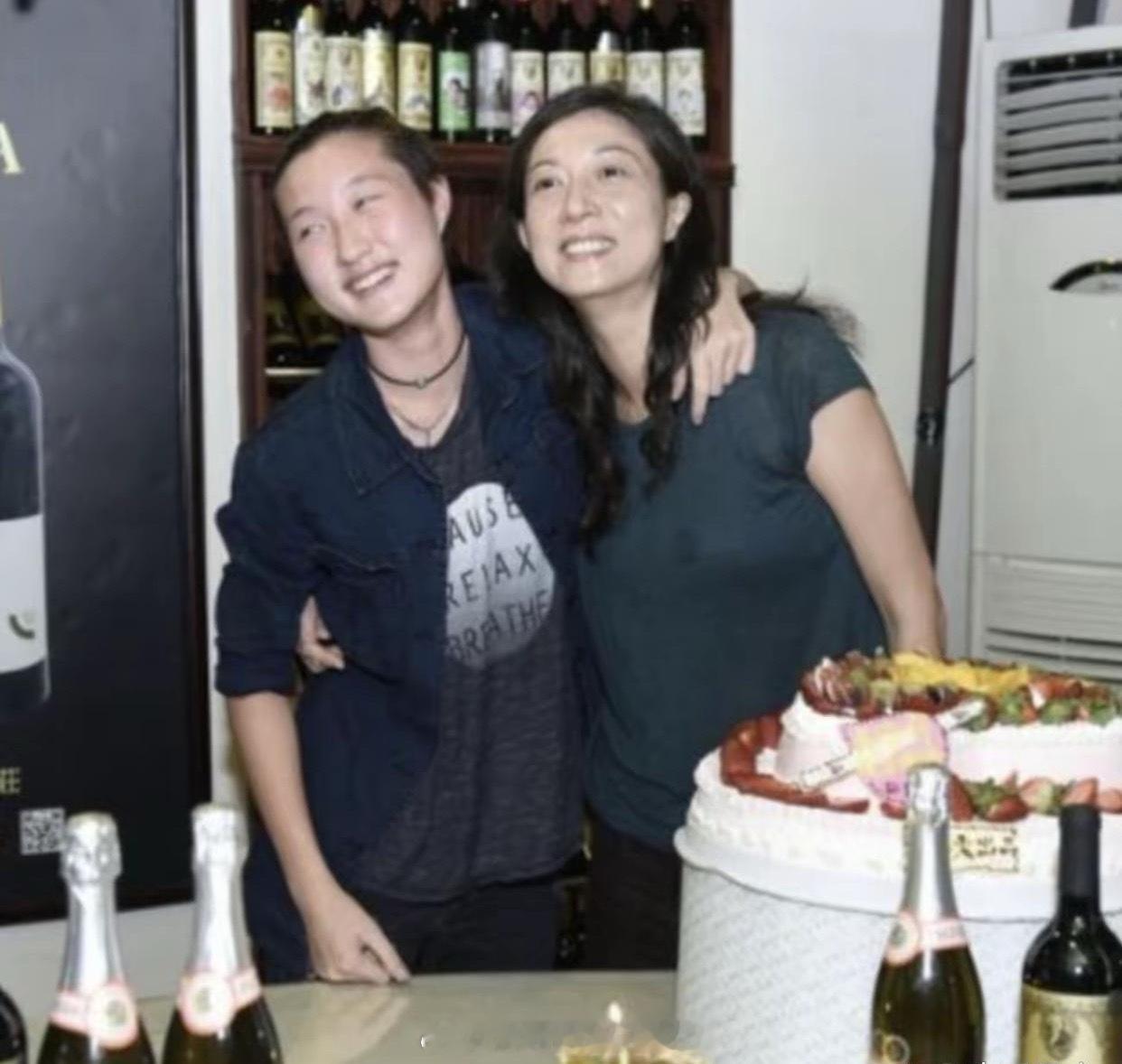 吴卓林26岁近况大公开！这个曾被父母关系裹挟的“星二代”，如今在香港开起设计工作