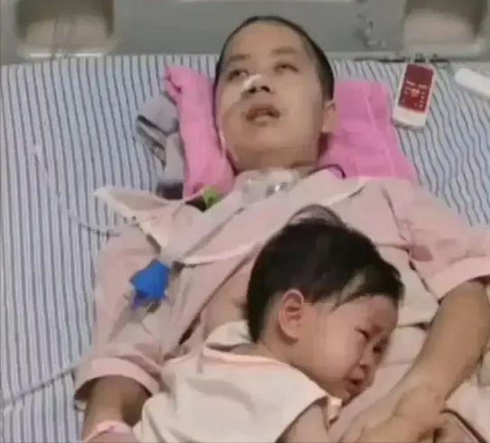 2022年，广西女子癌症复发，两次开颅后成植物人。娘家人说：“拔管吧。”丈夫深夜