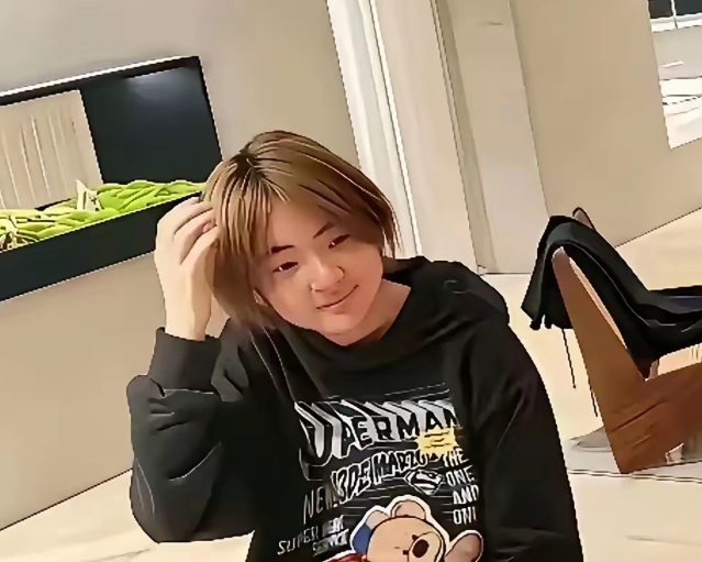 这就是徐铮和陶虹的女儿完全没继承妈妈的美貌，反倒是长得像爸爸圆脸肉嘟嘟的，还