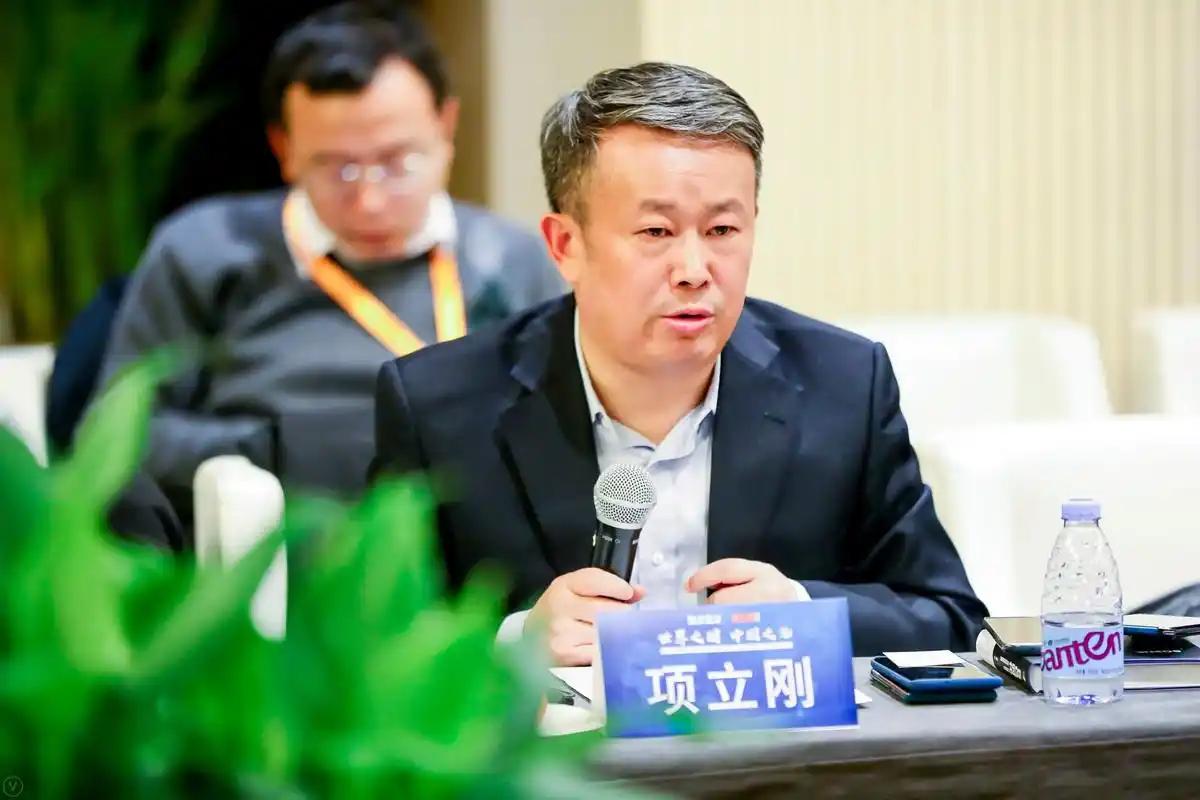 项立刚这次是真捅了马蜂窝。当着全网的面说，英语从数数开始就有问题，连从1数到20