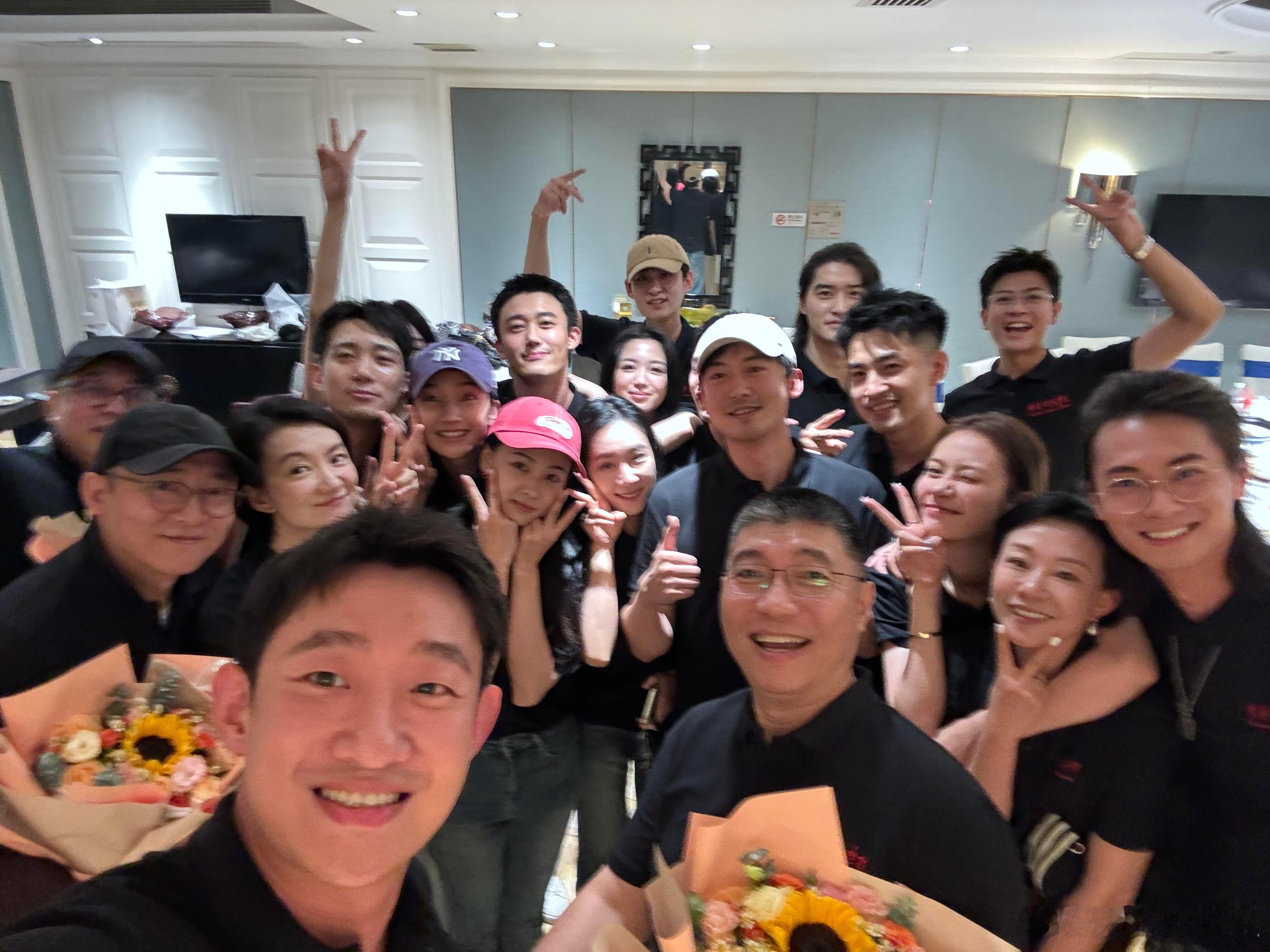熟人聚会中戏15级表演班聚会照中戏15级表演班十周年聚会照​​​