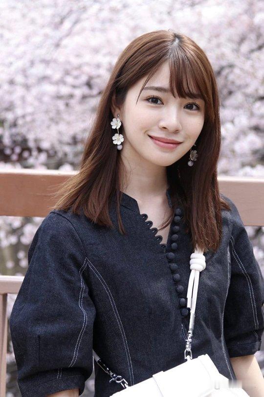 真是很少见到这么美的路人女孩这是什么神仙路人小姐姐！颜值气质双在线，五官精致得像