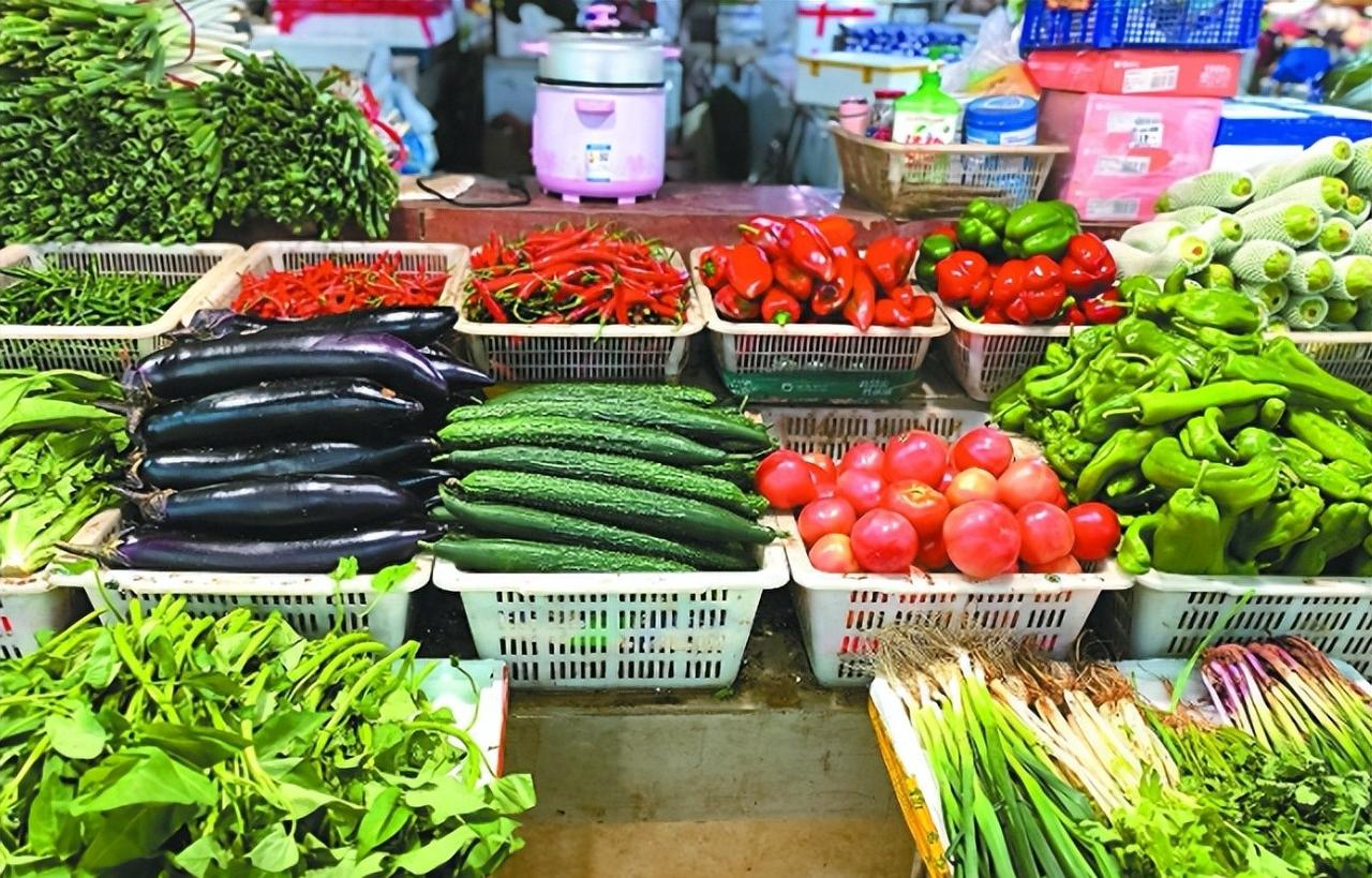 若是不出意外！2026年6月起，猪肉，鸡蛋，蔬菜或迎来“大变局”猪肉便宜得像白