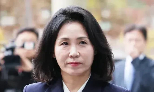 李在明夫人惹麻烦李在明夫人金惠景，这个名字如今在韩国政坛掀起了轩然大