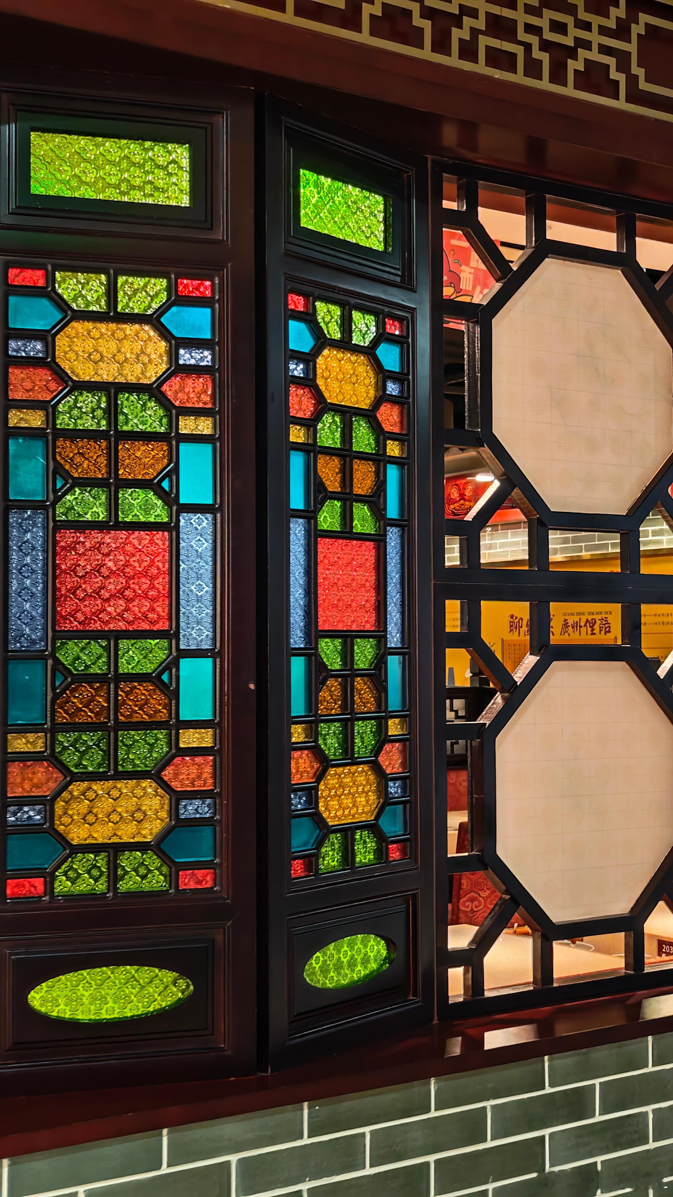 在大多数人还在等待V27亮相的时候两个老登已经在早茶档研究起怎么改了昨晚的双床房