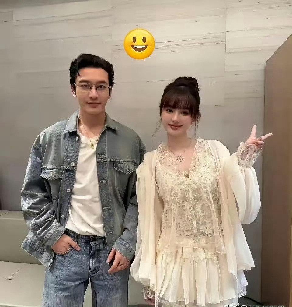 黄晓明的审美还真是统一啊，一直喜欢一个类型的美女​​​​