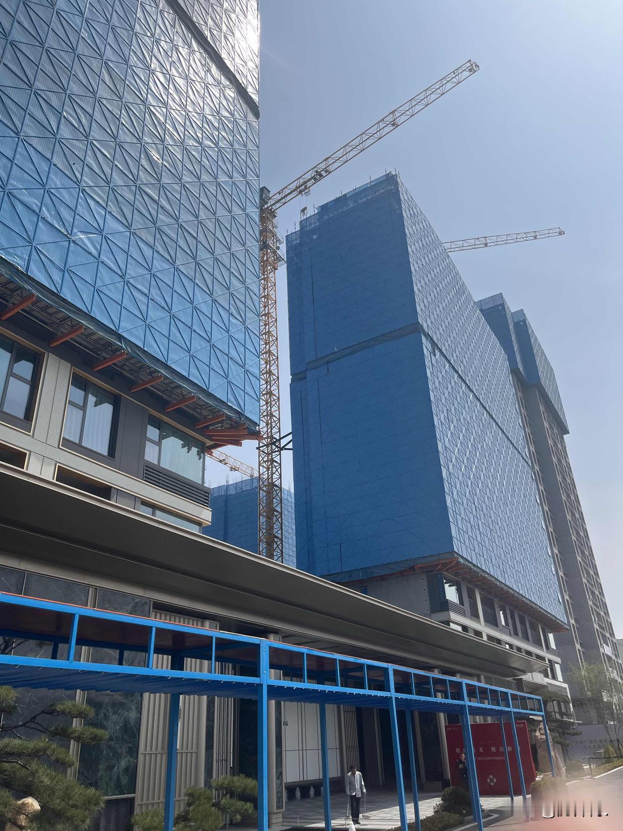 这两年，青岛新房市场，产品迭代太快了。2022年那批新房，和今年的新品，完全