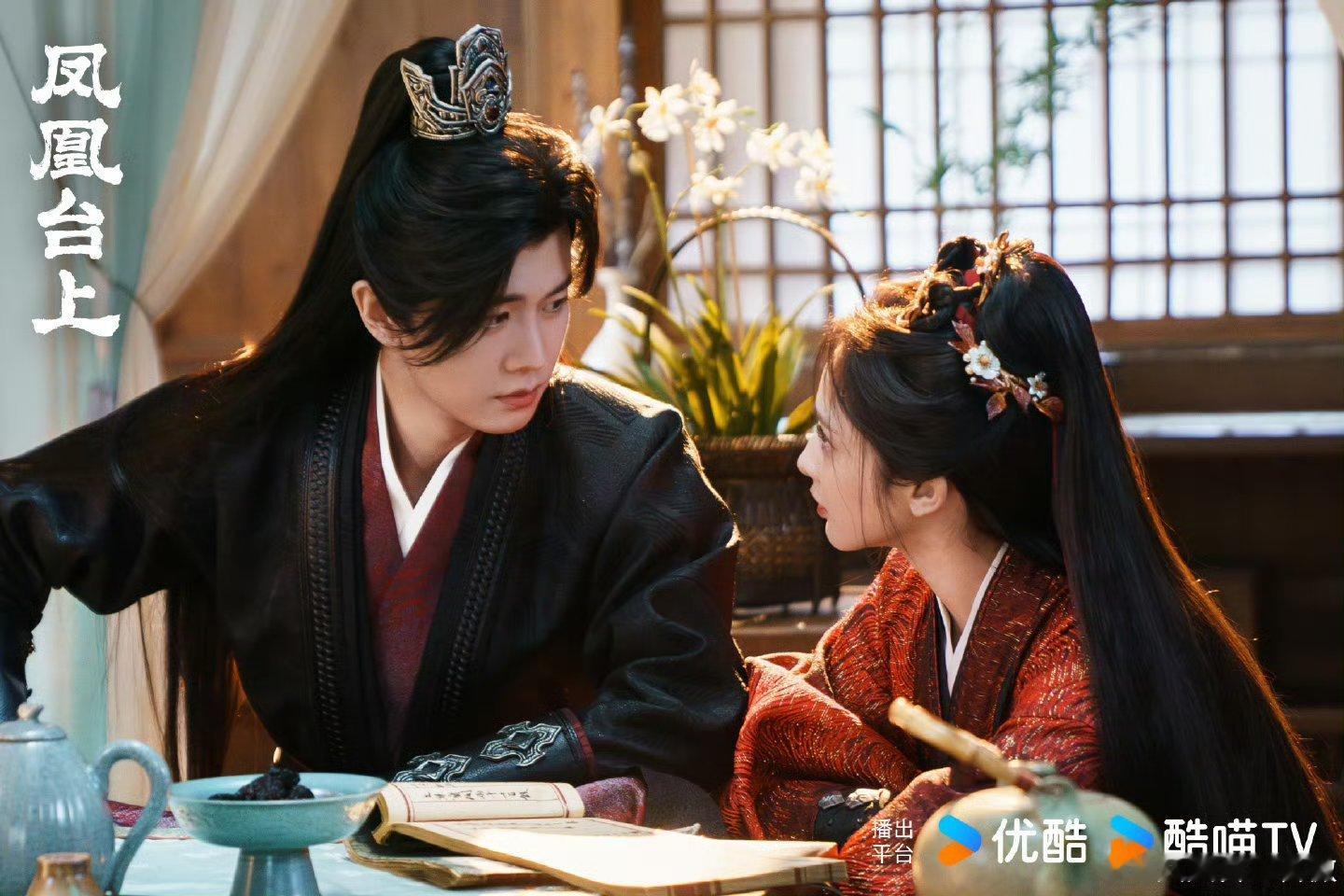 谁给任嘉伦凤凰台上坐的梗图，也太有梗了朕的皇后你醒