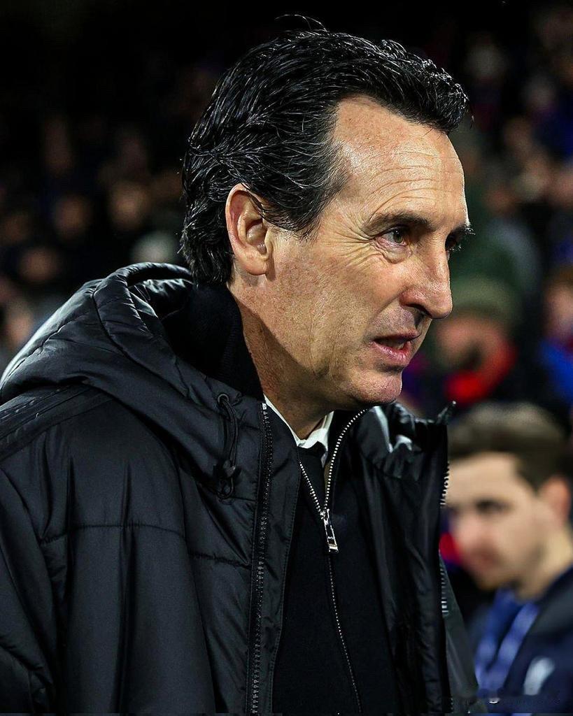 各位，埃梅里执教已有22年。我们都知道他是欧联杯之王。但在联赛成绩方面，除去