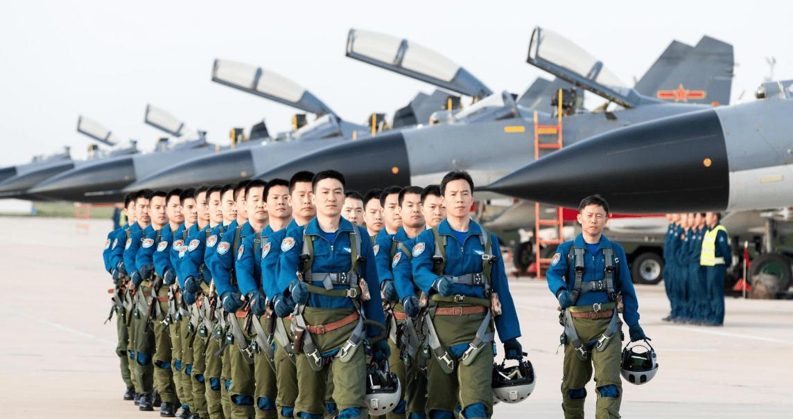 美国终于意识到了，要想打败中国空军，最好办法就是成为中国空军！美国空军这些年确