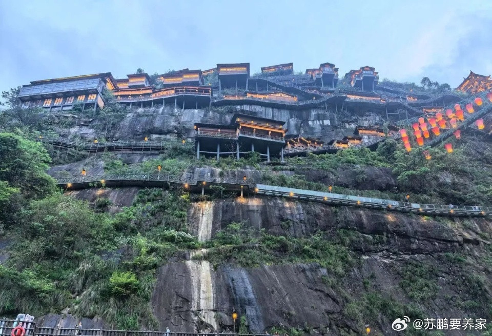 a股现在这一轮牛市，控制的非常好，一双无形的手，稳稳护住慢牛的格局，把控住了节奏