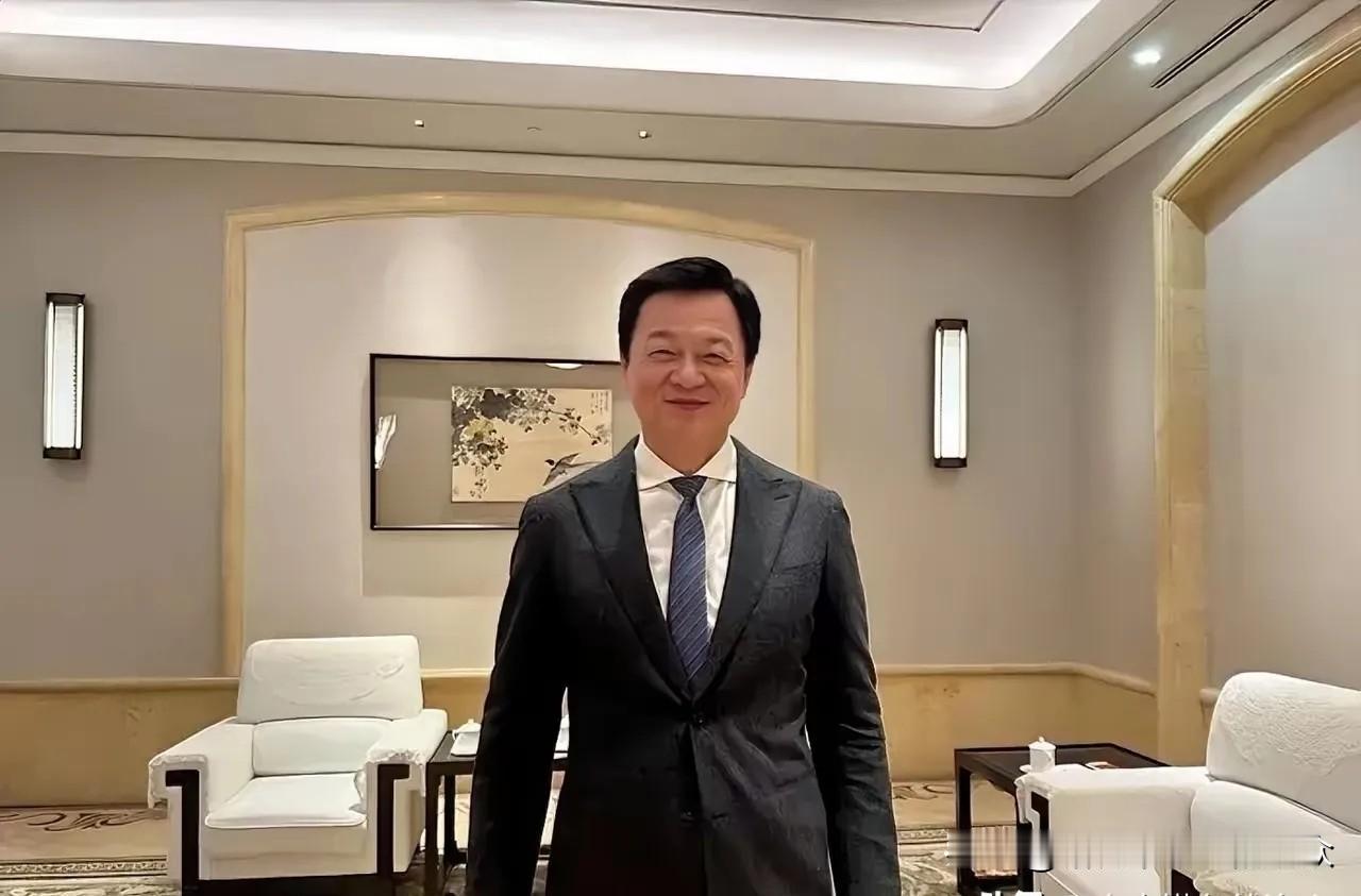 在台湾回归后最有资格管理台湾事务恐怕有一人是当之无愧的他是坚定两岸统一，最